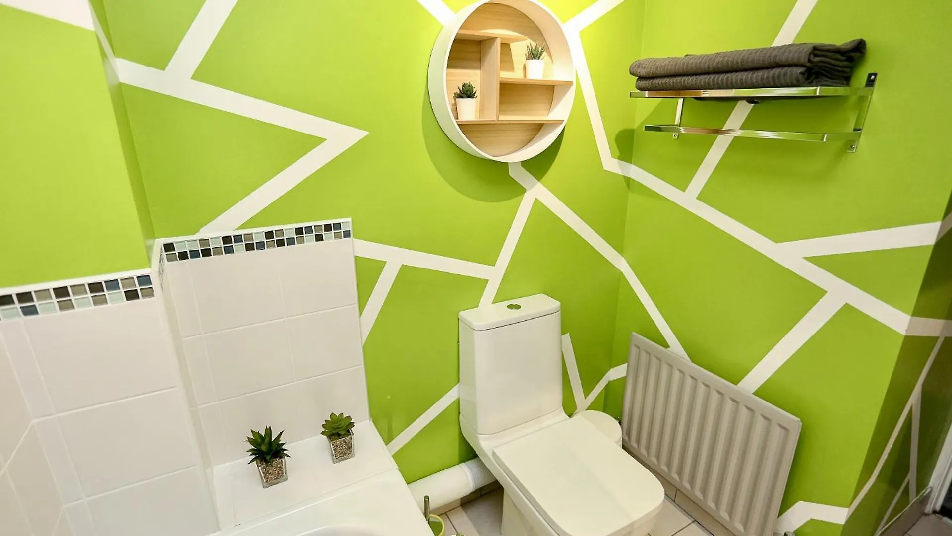 Neat City Apartment - Secure Parking - Wifi - Sleeps 4 - No Parties Μπέλφαστ