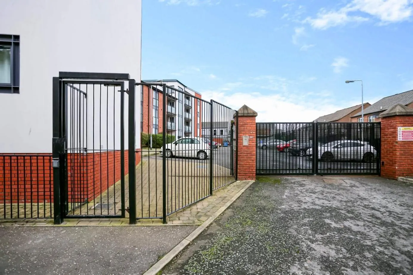 Neat City Apartment - Secure Parking - Wifi - Sleeps 4 - No Parties Belfast